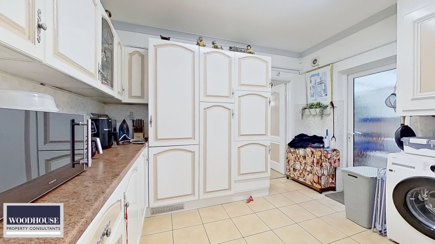 Images for Lodge Crescent, Waltham Cross, Hertfordshire EAID:3131305421 BID:11055924