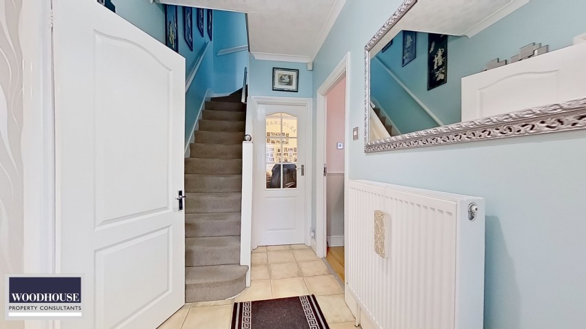 Images for Lodge Crescent, Waltham Cross, Hertfordshire EAID:3131305421 BID:11055924