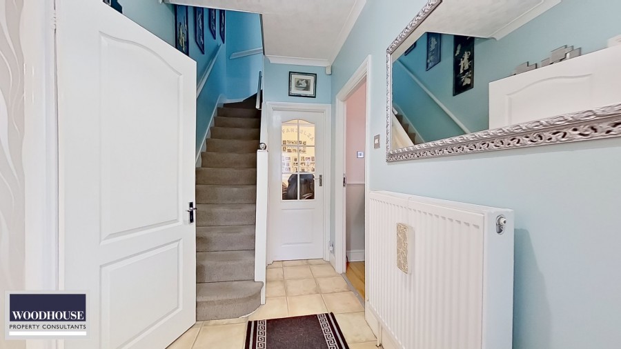 Images for Lodge Crescent, Waltham Cross, Hertfordshire EAID:3131305421 BID:11055924