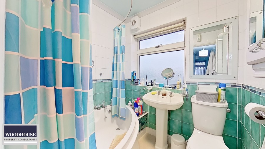 Images for Lodge Crescent, Waltham Cross, Hertfordshire EAID:3131305421 BID:11055924