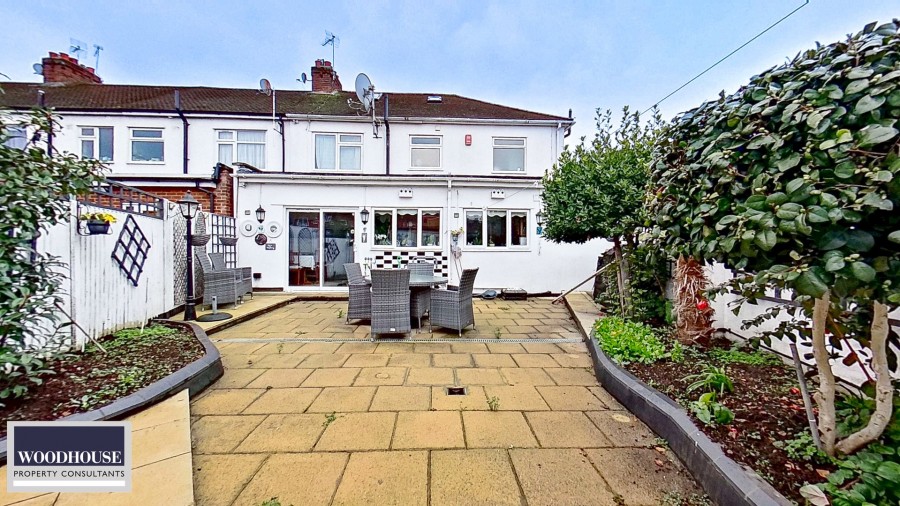 Images for Lodge Crescent, Waltham Cross, Hertfordshire EAID:3131305421 BID:11055924