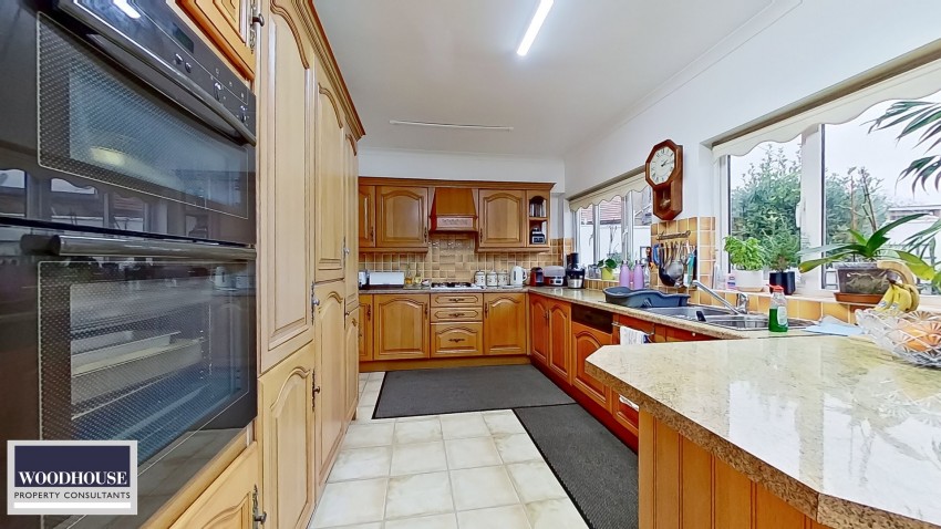 Images for Lodge Crescent, Waltham Cross, Hertfordshire EAID:3131305421 BID:11055924