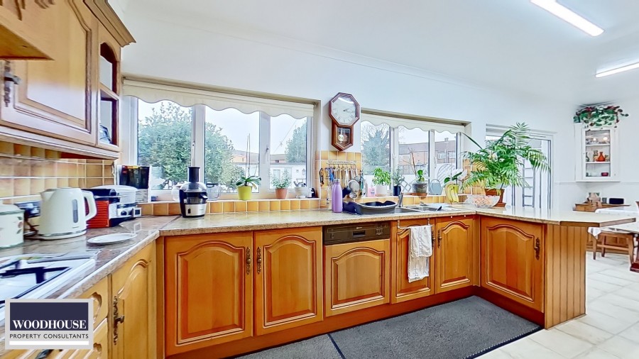 Images for Lodge Crescent, Waltham Cross, Hertfordshire EAID:3131305421 BID:11055924