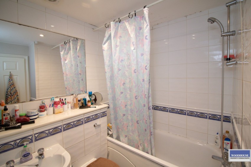 Images for Trinity Lane, Waltham Cross, Hertfordshire EAID:3131305421 BID:11055924