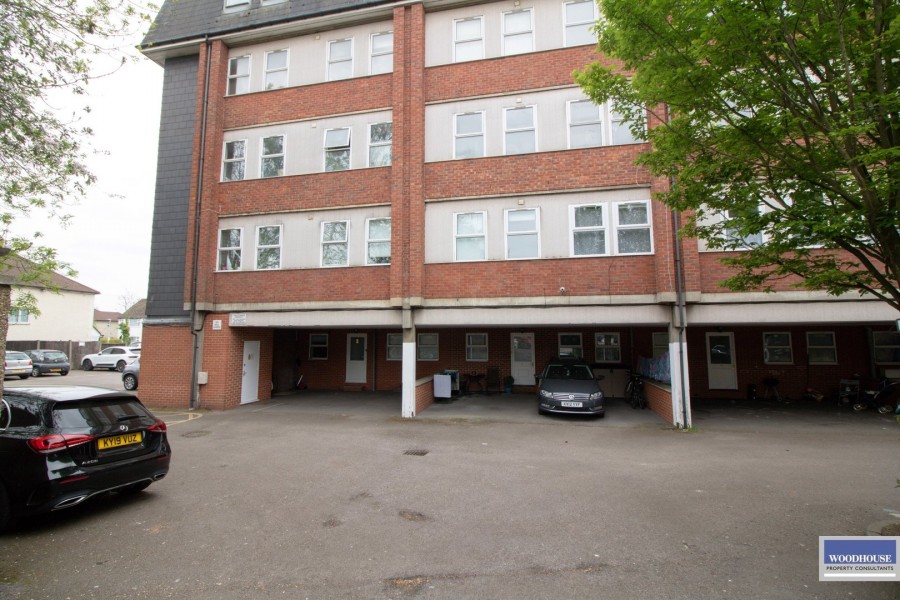 Images for Trinity Lane, Waltham Cross, Hertfordshire EAID:3131305421 BID:11055924