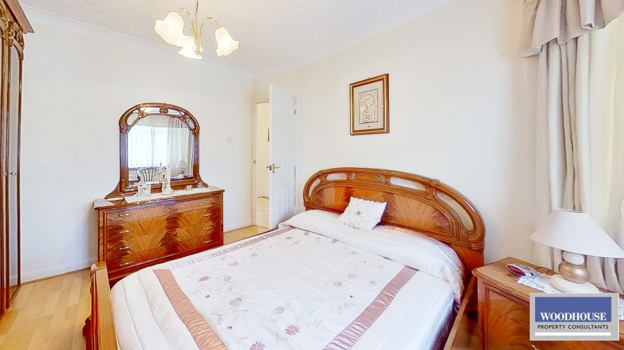 Images for Lodge Crescent, Waltham Cross, Hertfordshire EAID:3131305421 BID:11055924