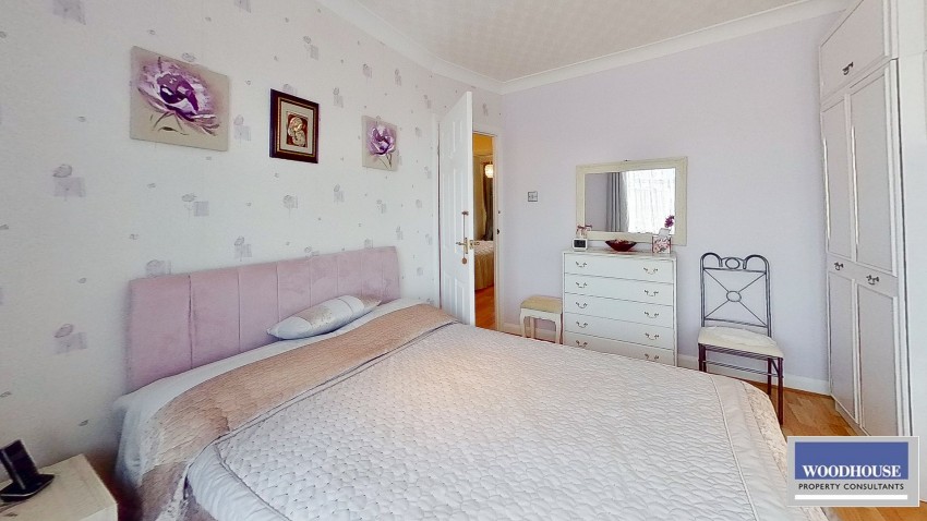 Images for Lodge Crescent, Waltham Cross, Hertfordshire EAID:3131305421 BID:11055924