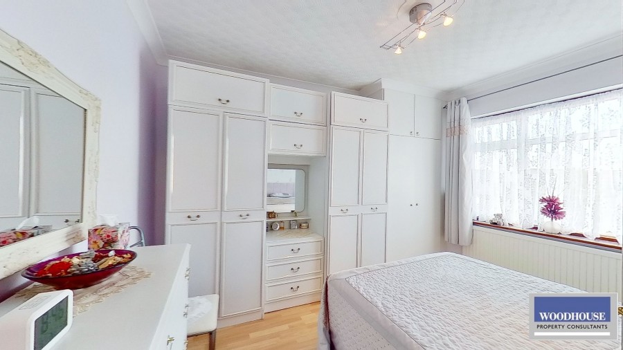 Images for Lodge Crescent, Waltham Cross, Hertfordshire EAID:3131305421 BID:11055924