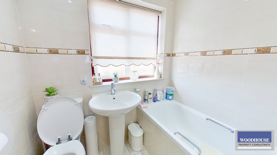 Images for Lodge Crescent, Waltham Cross, Hertfordshire EAID:3131305421 BID:11055924