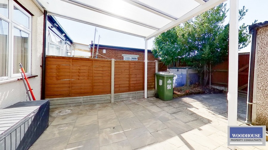 Images for Lodge Crescent, Waltham Cross, Hertfordshire EAID:3131305421 BID:11055924