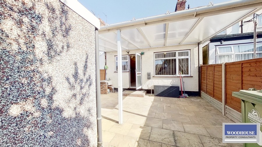 Images for Lodge Crescent, Waltham Cross, Hertfordshire EAID:3131305421 BID:11055924