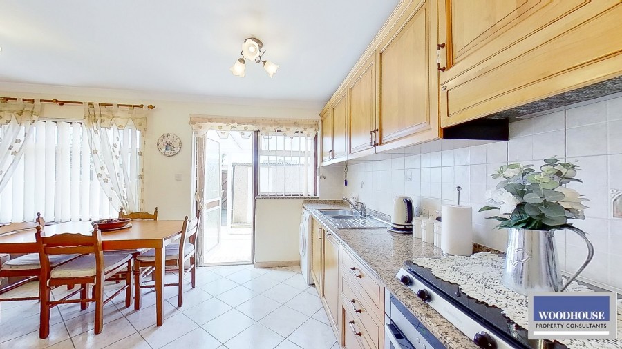 Images for Lodge Crescent, Waltham Cross, Hertfordshire EAID:3131305421 BID:11055924