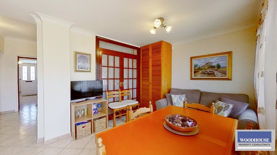 Images for Lodge Crescent, Waltham Cross, Hertfordshire EAID:3131305421 BID:11055924