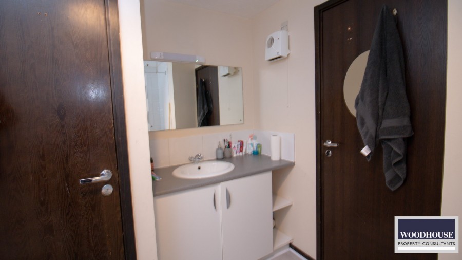 Images for Cheshunt, Waltham Cross, Hertfordshire EAID:3131305421 BID:11055924