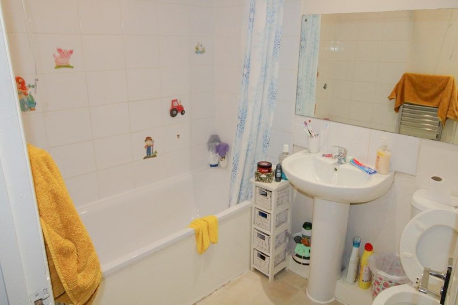 Images for Cheshunt, Waltham Cross, Hertfordshire EAID:3131305421 BID:11055924