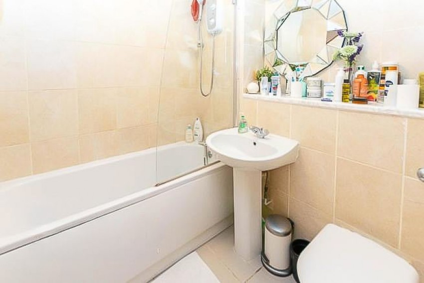 Images for Bryanstone Road, Waltham Cross, Hertfordshire EAID:3131305421 BID:11055924