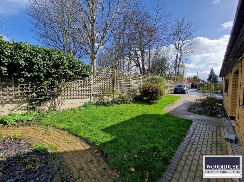Images for Warwick Drive, Cheshunt EAID:3131305421 BID:11055924