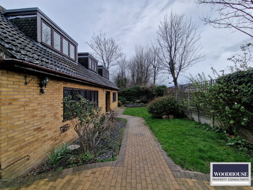 Images for Warwick Drive, Cheshunt EAID:3131305421 BID:11055924