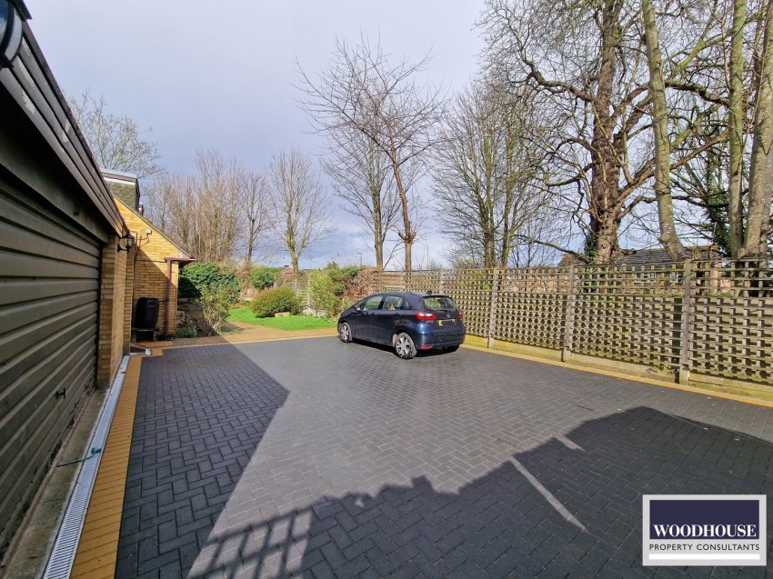 Images for Warwick Drive, Cheshunt EAID:3131305421 BID:11055924