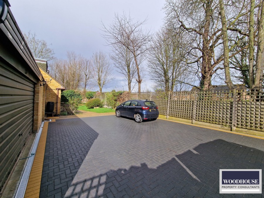 Images for Warwick Drive, Cheshunt EAID:3131305421 BID:11055924