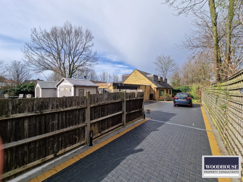 Images for Warwick Drive, Cheshunt EAID:3131305421 BID:11055924