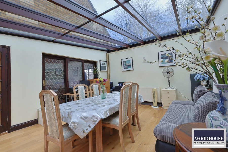 Images for Warwick Drive, Cheshunt EAID:3131305421 BID:11055924