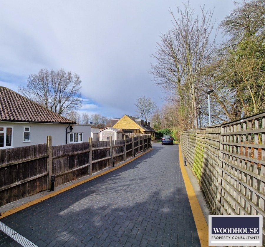 Images for Warwick Drive, Cheshunt EAID:3131305421 BID:11055924