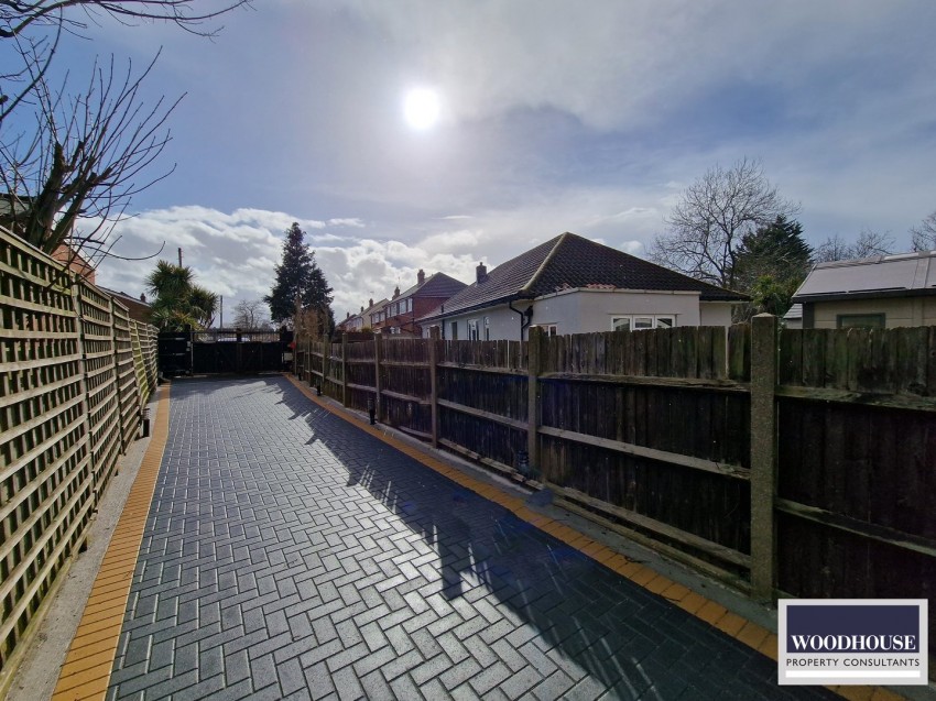 Images for Warwick Drive, Cheshunt EAID:3131305421 BID:11055924