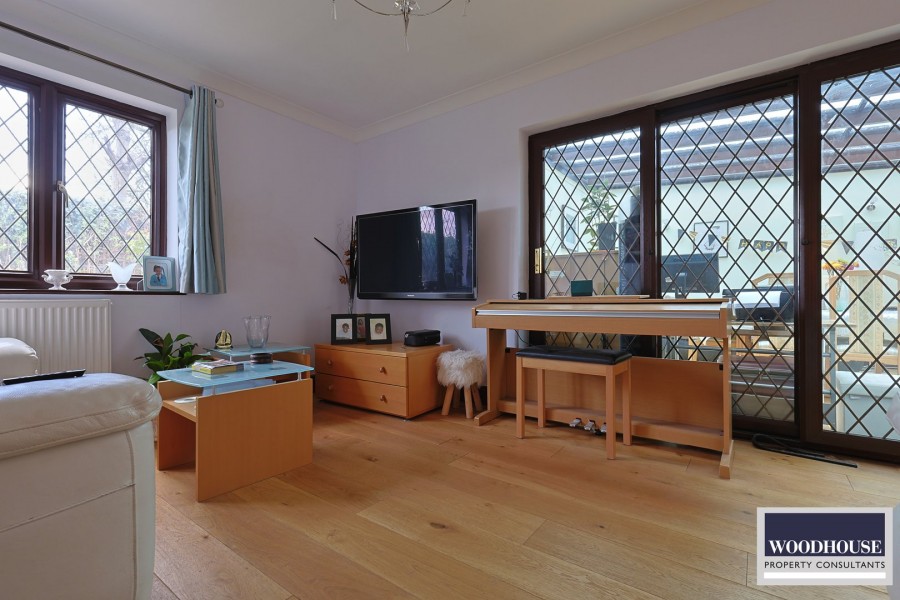 Images for Warwick Drive, Cheshunt EAID:3131305421 BID:11055924