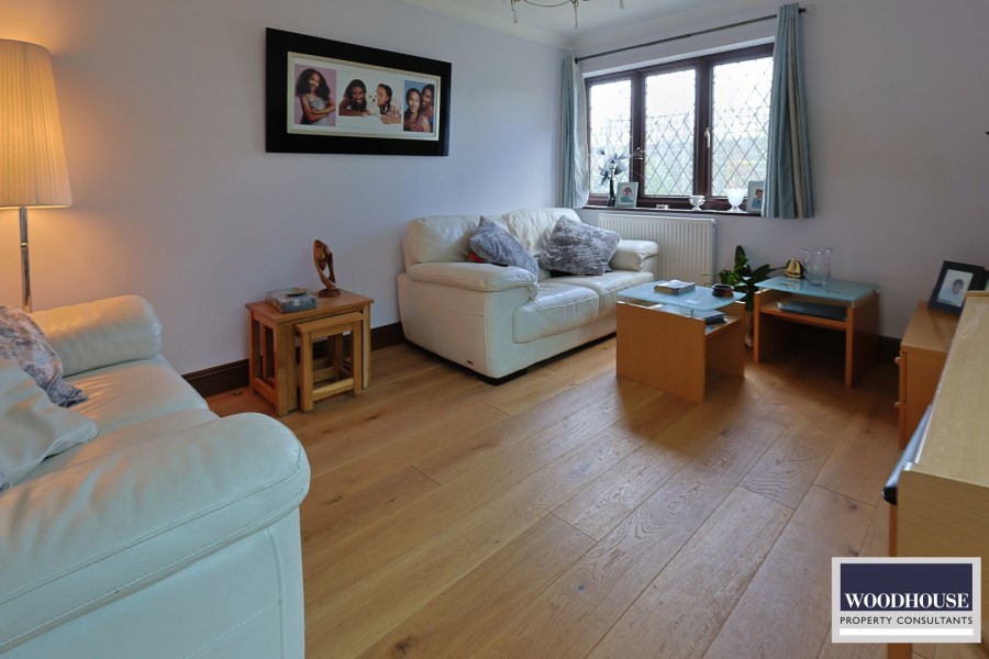 Images for Warwick Drive, Cheshunt EAID:3131305421 BID:11055924