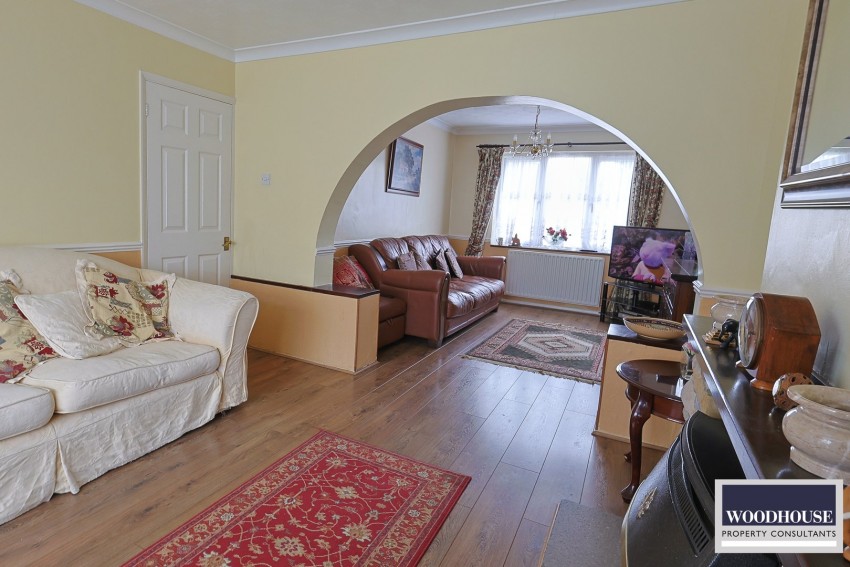 Images for Salisbury Crescent, Waltham Cross, Hertfordshire EAID:3131305421 BID:11055924