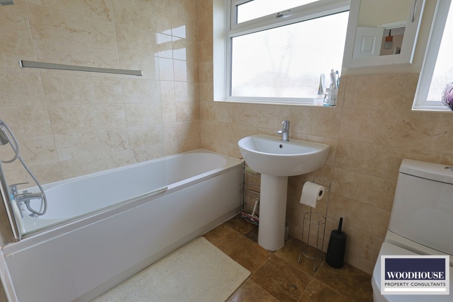 Images for Salisbury Crescent, Waltham Cross, Hertfordshire EAID:3131305421 BID:11055924
