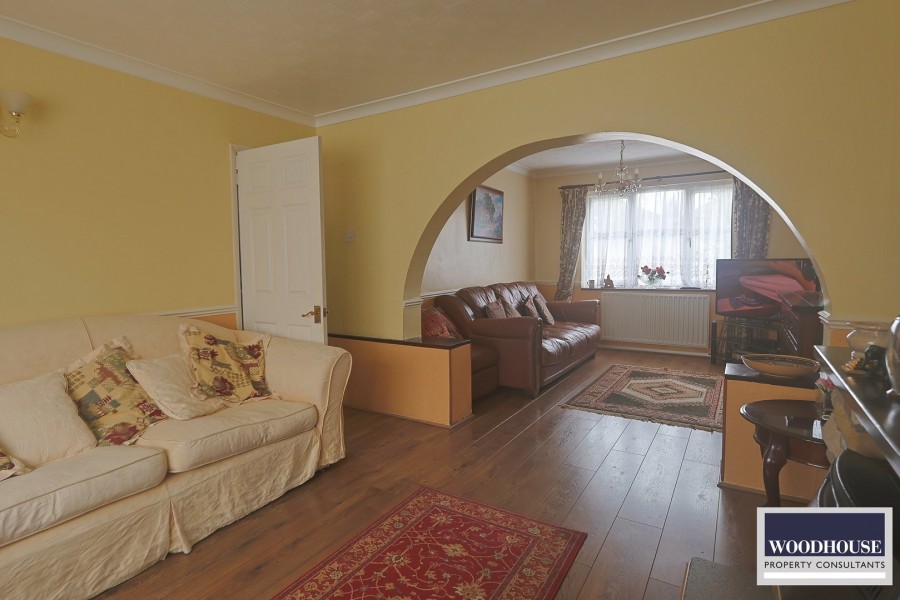 Images for Salisbury Crescent, Waltham Cross, Hertfordshire EAID:3131305421 BID:11055924