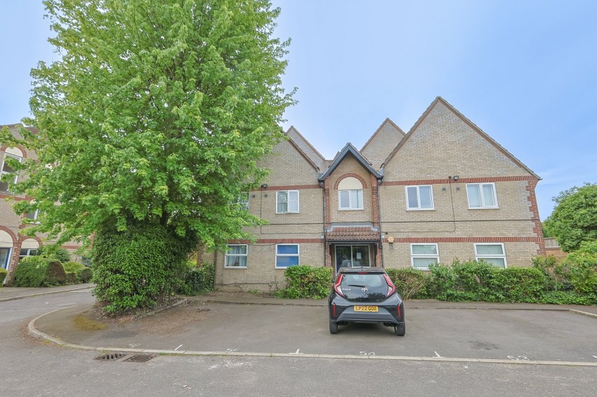 Images for Parkside, Waltham Cross, Hertfordshire EAID:3131305421 BID:11055924