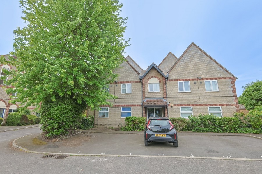 Images for Parkside, Waltham Cross, Hertfordshire EAID:3131305421 BID:11055924