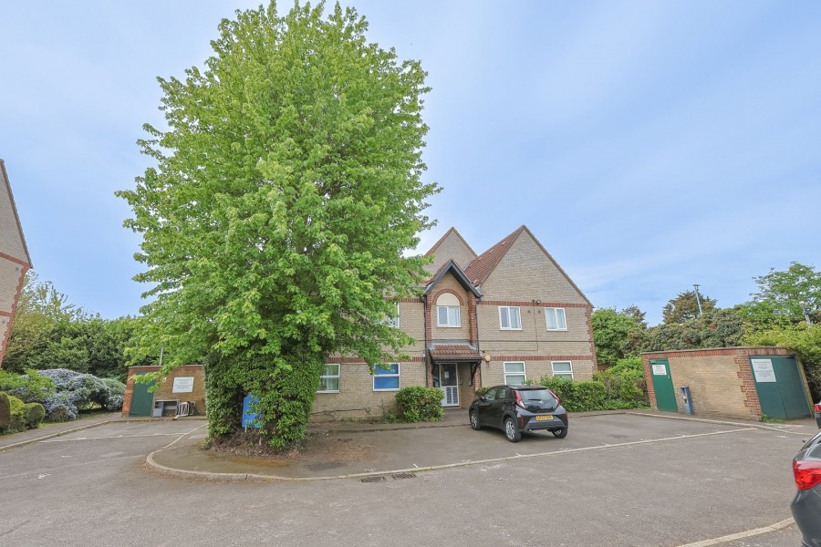 Images for Parkside, Waltham Cross, Hertfordshire EAID:3131305421 BID:11055924