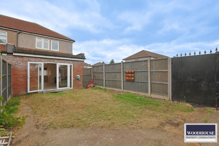 Images for Central Avenue, Waltham Cross, Hertfordshire EAID:3131305421 BID:11055924