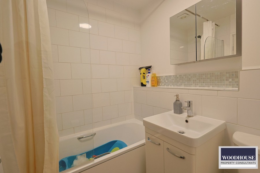 Images for Cheshunt, Waltham Cross, Hertfordshire EAID:3131305421 BID:11055924