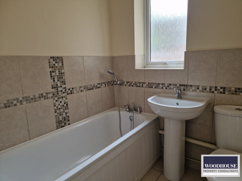 Images for Stonehorse Road, Enfield, Greater London EAID:3131305421 BID:11055924