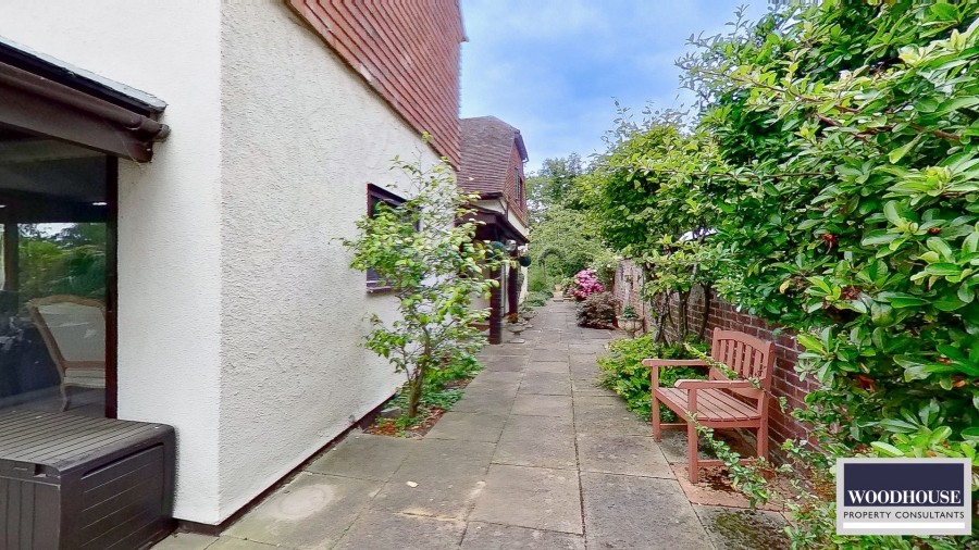 Images for Silver Street, Goffs Oak, Hertfordshire EAID:3131305421 BID:11055924