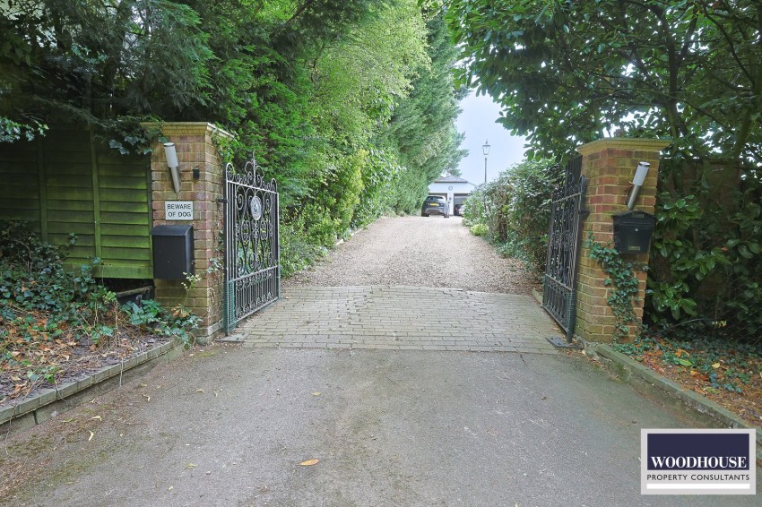 Images for Silver Street, Goffs Oak, Hertfordshire EAID:3131305421 BID:11055924