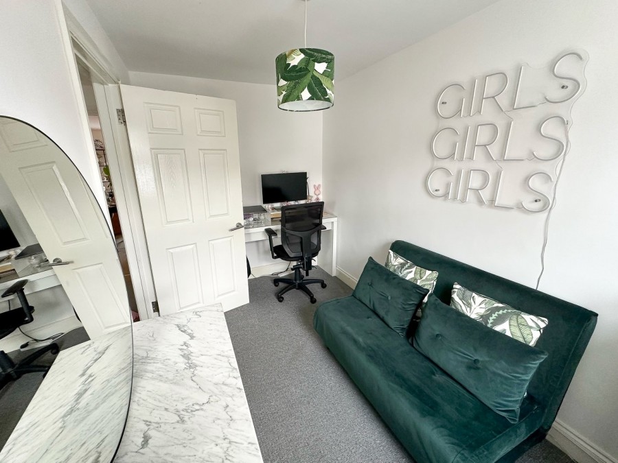 Images for Queens Road, Waltham Cross, Hertfordshire EAID:3131305421 BID:11055924