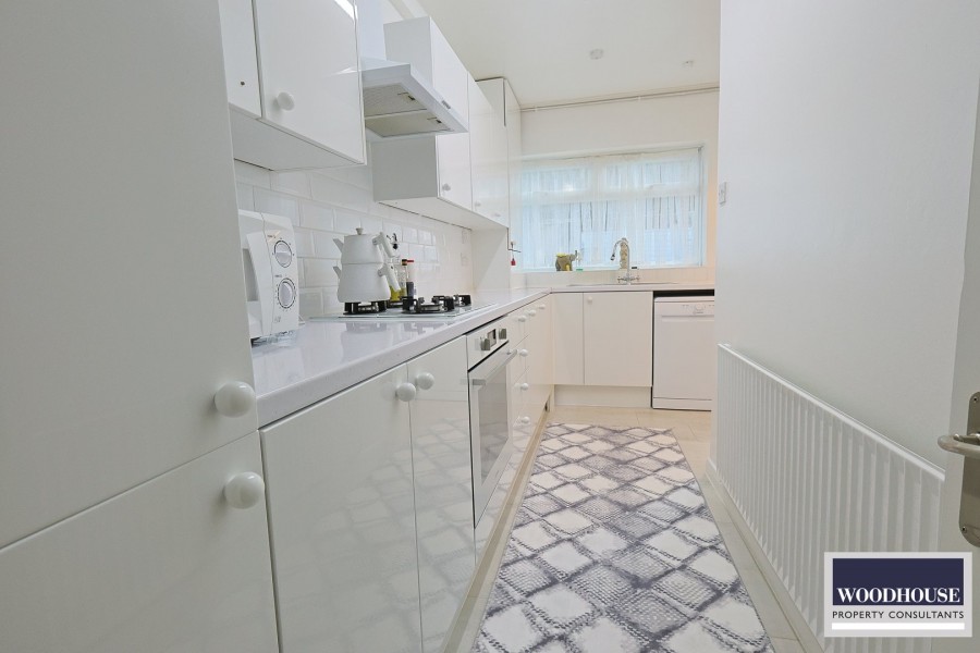 Images for Cheshunt, Waltham Cross, Hertfordshire EAID:3131305421 BID:11055924