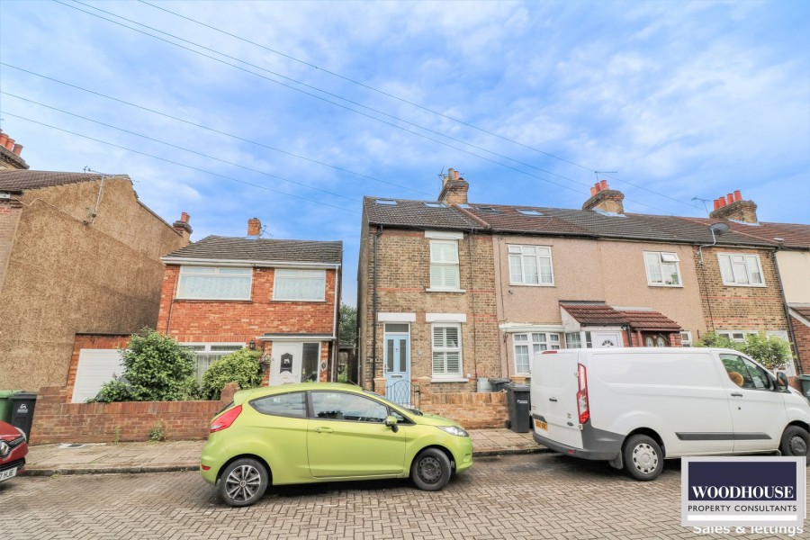 Images for Railway Road, Waltham Cross, Hertfordshire EAID:3131305421 BID:11055924