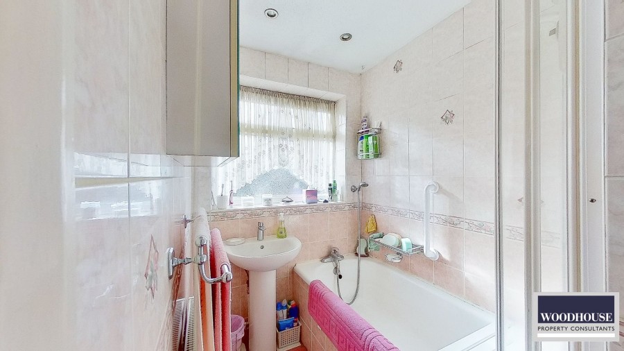 Images for Theobalds Lane, Waltham Cross, Hertfordshire EAID:3131305421 BID:11055924