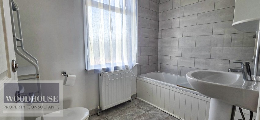 Images for Trinity Lane, Waltham Cross, Hertfordshire EAID:3131305421 BID:11055924