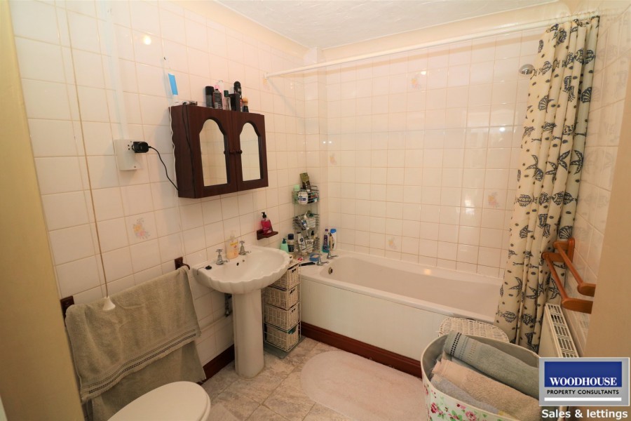 Images for Franklin Avenue, Cheshunt, Hertfordshire EAID:3131305421 BID:11055924