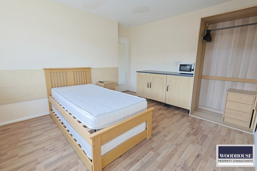Images for Ashdown Crescent, Cheshunt, Hertfordshire EAID:3131305421 BID:11055924