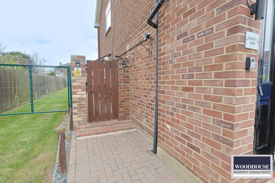 Images for Ashdown Crescent, Cheshunt, Hertfordshire EAID:3131305421 BID:11055924