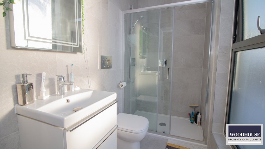 Images for Cheshunt, Waltham Cross, Hertfordshire EAID:3131305421 BID:11055924